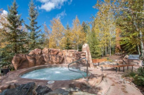 Beautiful 3 Bedroom Mountain Condo in River Run Village with Hot Tub Access and Walking Distance to the Gondola
